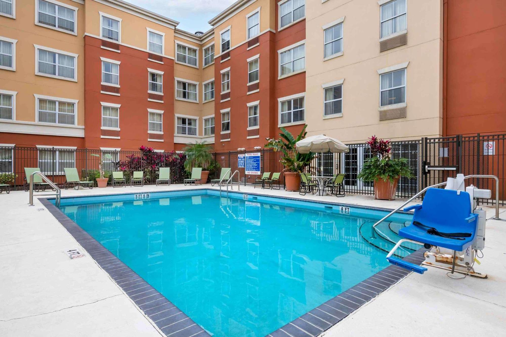 เอ็กซ์เทนด์ สเตย์ อเมริกา ออร์แลนโด คอนเวนชั่นเซ็นเตอร์ 6443 เวสต์วูด Hotel Williamsburg ภายนอก รูปภาพ
